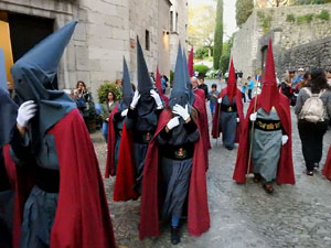 Setmana Santa 2017 a Girona. Sortida dels Manaies per lliurar el Penó