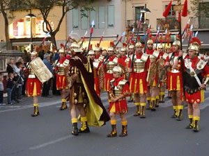 Setmana Santa 2017 a Girona. Sortida dels Manaies per lliurar el Penó