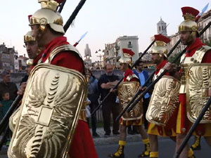 Setmana Santa 2017 a Girona. Sortida dels Manaies per lliurar el Penó