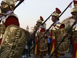 Setmana Santa 2017 a Girona. Sortida dels Manaies per lliurar el Penó