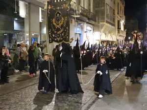 Setmana Santa 2017 a Girona. Process&oacute; del Sant Enterrament