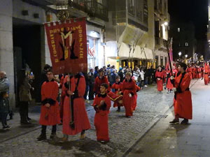 Setmana Santa 2017 a Girona. Process&oacute; del Sant Enterrament