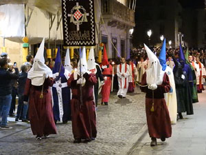 Setmana Santa 2017 a Girona. Process&oacute; del Sant Enterrament