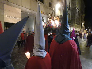 Setmana Santa 2017 a Girona. Process&oacute; del Sant Enterrament
