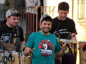 Festival Strenes 2017. Concert inaugural al terrat del punt d'Informaci&oacute; de la Rambla a c&agrave;rrec de Txarango