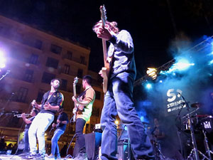 Festival Strenes 2017. Actuaci&oacute; del grup The Cuit's a la pla&ccedil;a de Santa Susanna del Mercadal