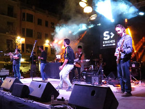Festival Strenes 2017. Actuaci&oacute; del grup The Cuit's a la pla&ccedil;a de Santa Susanna del Mercadal