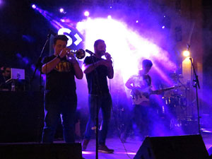 Festival Strenes 2017. Actuaci&oacute; del grup The Cuit's a la pla&ccedil;a de Santa Susanna del Mercadal