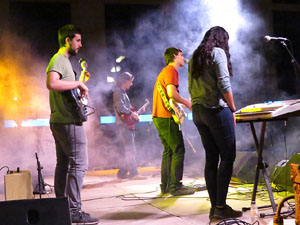 Festival Strenes 2017. Actuaci&oacute; del grup Koalan&uacute; a la pla&ccedil;a de Santa Susanna del Mercadal