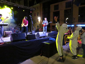 Festival Strenes 2017. Actuaci&oacute; del grup Koalan&uacute; a la pla&ccedil;a de Santa Susanna del Mercadal