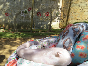 Temps de Flors 2017. Instal·lacions i muntatges florals darrere dels absis de Sant Pere de Galligants