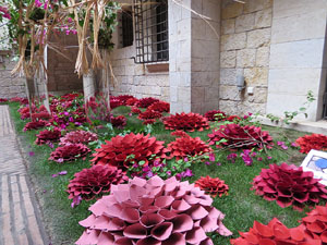 Temps de Flors 2017. Muntatges florals al espais de Caixaf&ograve;rum, a l'edifici de la Fontana d'Or