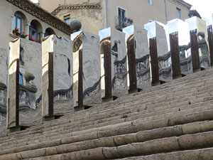 Temps de Flors 2017. Instal&middot;laci&oacute; 'Codi Petri' a les escales de la Catedral