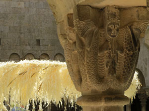Temps de Flors 2017. Muntatges florals al claustre de Sant Pere de Galligants