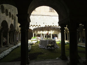 Temps de Flors 2017. Muntatges florals al claustre de Sant Pere de Galligants