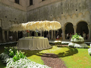 Temps de Flors 2017. Muntatges florals al claustre de Sant Pere de Galligants