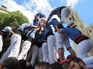 Temps de Flors 2017. Diada Castellera a la pla&ccedil;a de Sant Feliu amb els Marrecs de Salt, els Xics de Granollers, i els Xiquets de Reus