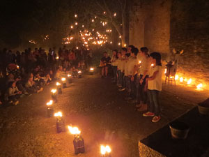 Temps de Flors 2017. Taller de Magn&egrave;sia. Espectacle musical i visual amb foc al Passeig de la reina Joana, al Passeig Arqueol&ograve;gic