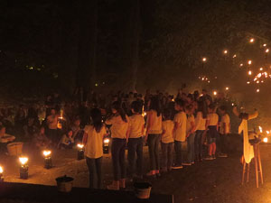 Temps de Flors 2017. Taller de Magn&egrave;sia. Espectacle musical i visual amb foc al Passeig de la reina Joana, al Passeig Arqueol&ograve;gic