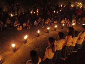 Temps de Flors 2017. Taller de Magn&egrave;sia. Espectacle musical i visual amb foc al Passeig de la reina Joana, al Passeig Arqueol&ograve;gic