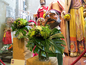 Temps de Flors 2017. Instal&middot;laci&oacute; 'Vint anys de festa, vint anys de rams' a l'entrada del Museu d'Hist&ograve;ria