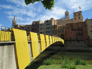 Temps de Flors 2017. Instal·lació 'Rusc a lOnyar' al Pont d'en Gómez