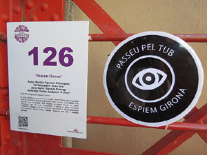 Temps de Flors 2017. Instal&middot;laci&oacute; Espiem Girona al Pont de les Peixateries Velles