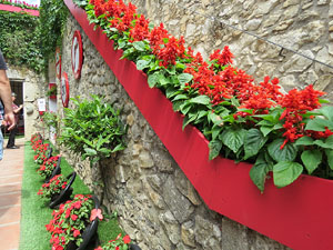Temps de Flors 2017. Instal&middot;lacions i muntatges florals a la Capella de Sant Crist&ograve;fol, al Passeig Arqueol&ograve;gic