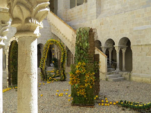 Temps de Flors 2017. Instal&middot;lacions i decoracions florals al claustre rom&agrave;nic del monestir de Sant Daniel