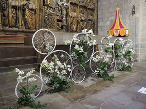 Temps de Flors 2017. Decoracions florals a l'interior de la nau gòtica de Sant Feliu