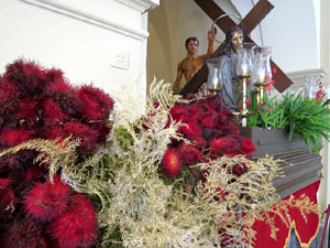 Temps de Flors 2017. Decoracions florals a l'esgl&eacute;sia de Sant Lluc, el Castrum dels Manaies de Girona