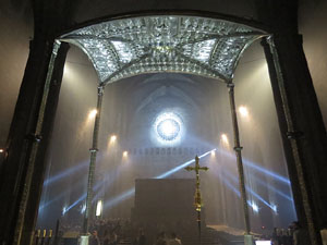 Transfiguració de la nau. Espectacle de llum i música a la nau gòtica de la Catedral de Girona