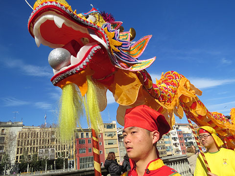 El Drac a la pujada del pont de Pedra