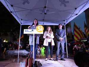 Acte de campanya pel S&Iacute; amb el President Carles Puigdemont a la pla&ccedil;a de la Independ&egrave;ncia
