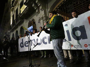 Aprovació oficial del canvi de nom de la plaça de la Constitució per plaça de l'1 d'octubre de 2017