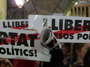 Concentraci&oacute; per la llibertat dels presos pol&iacute;tics a la pla&ccedil;a del Vi