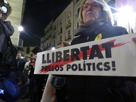 Concentraci&oacute; per la llibertat dels presos pol&iacute;tics a la pla&ccedil;a del Vi