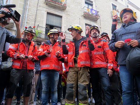 Arribada i sortida de l'alcaldessa Marta Madrenas del Palau de Justícia