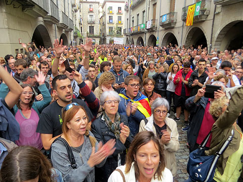La concentraci&oacute; a la pla&ccedil;a del Vi