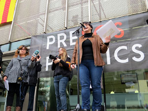 Jornada de vaga general 8N. Concentraci&oacute; davant la seu de la Generalitat a Girona