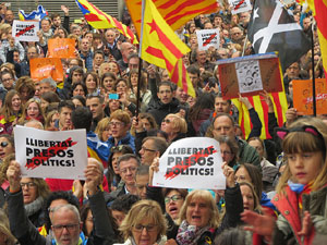 Jornada de vaga general 8N. Concentraci&oacute; davant la seu de la Generalitat a Girona
