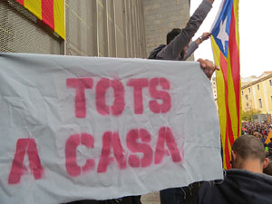Jornada de vaga general 8N. Concentraci&oacute; davant la seu de la Generalitat a Girona