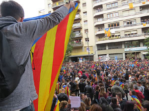 Jornada de vaga general 8N. Concentraci&oacute; davant la seu de la Generalitat a Girona