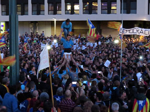 Concentraci&oacute; a la pla&ccedil;a de la Constituci&oacute; convocada per la plataforma Girona Vota a favor del Refer&egrave;ndum