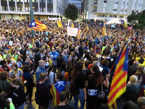 Concentraci&oacute; a la pla&ccedil;a de la Constituci&oacute; convocada per la plataforma Girona Vota a favor del Refer&egrave;ndum