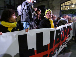 Concentraci&oacute; a la pla&ccedil;a del Vi de protesta pels tres mesos de pres&oacute; de Jordi S&agrave;nchez i Jordi Cuixart