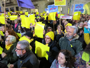 Concentraci&oacute; a la pla&ccedil;a del Vi de protesta pels tres mesos de pres&oacute; de Jordi S&agrave;nchez i Jordi Cuixart