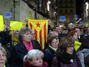 Concentraci&oacute; a la pla&ccedil;a del Vi de protesta pels tres mesos de pres&oacute; de Jordi S&agrave;nchez i Jordi Cuixart