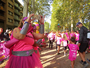 Cursa de la Dona 2017. Concentraci&oacute; i sortida del Parc de la Devesa i cursa pels carrers de Girona