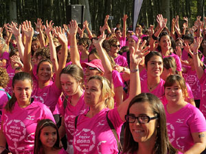Cursa de la Dona 2017. Concentraci&oacute; i sortida del Parc de la Devesa i cursa pels carrers de Girona